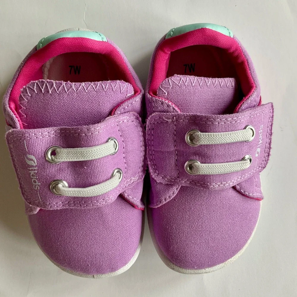 NWOT Stride Rite Kids Toddler Girl Canvas Sneakers Hook Loop Strap Wide Shoes 7W